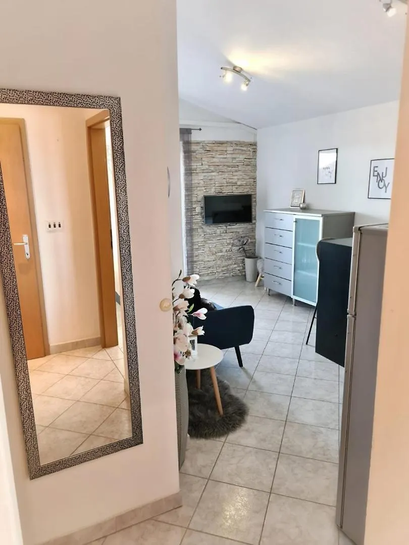 Cozy Apartments Neda Near The Sea Pakostane Croatia